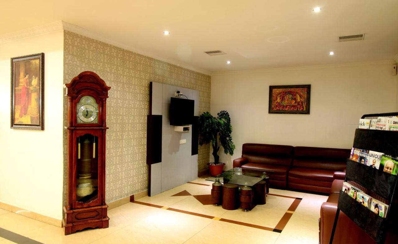 ホテル Xavier'S Residency コッラム エクステリア 写真